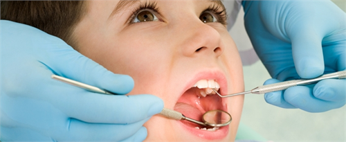 Trẻ bị sâu và sún răng, bố mẹ nên làm gì?
