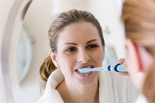 7 cách tiết kiệm chi phí chăm sóc răng